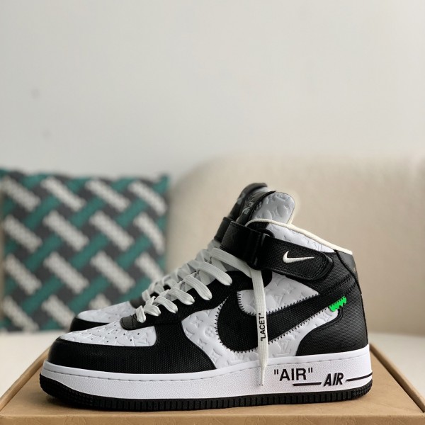 LOUIS VUITTON   SNEAKERS