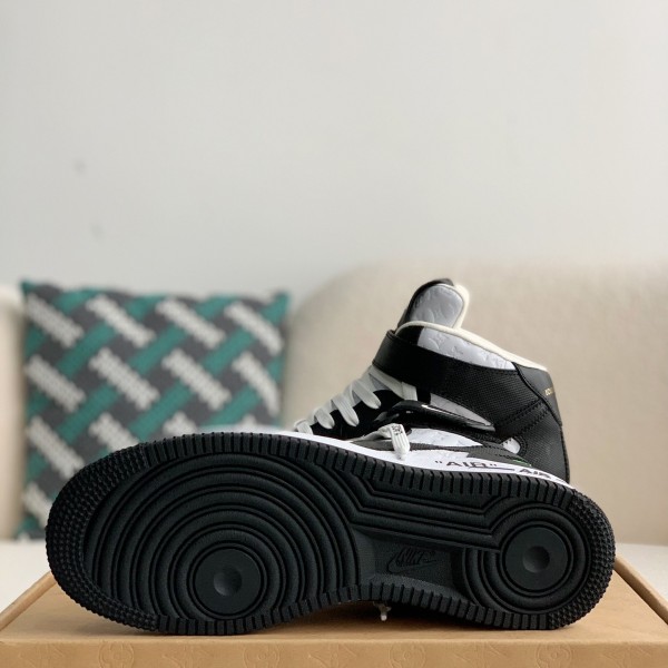 LOUIS VUITTON   SNEAKERS