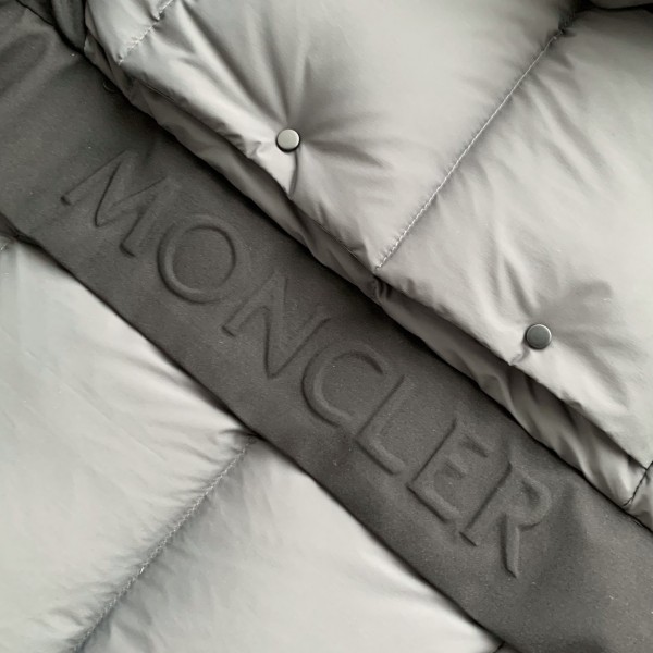 Moncler Montbeliard down jacket