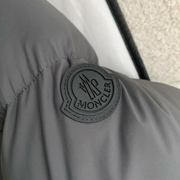 Moncler Montbeliard down jacket