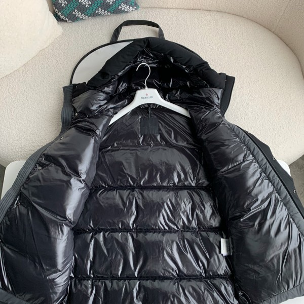 Moncler Montbeliard down jacket
