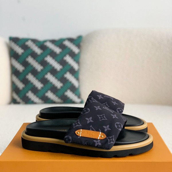 「#2435」LOUIS VUITTON SLIPPERS