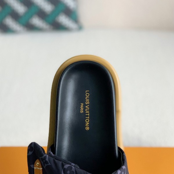 LOUIS VUITTON SLIPPERS