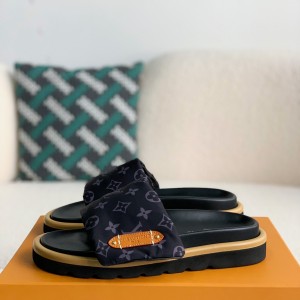 「#2435」LOUIS VUITTON SLIPPERS