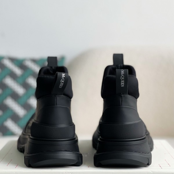 Alexander McQueen  Sneakers