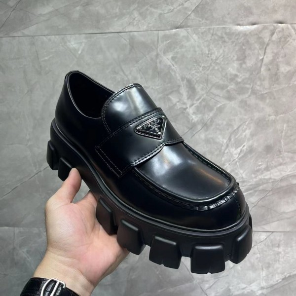 Prada Carrefour‘s shoes