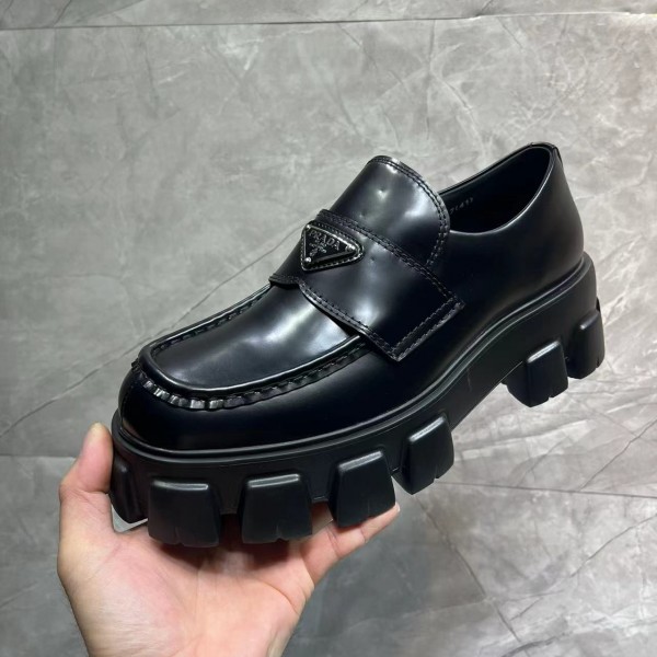 Prada Carrefour‘s shoes
