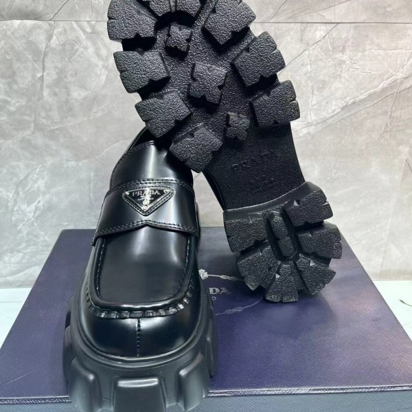 Prada Carrefour‘s shoes