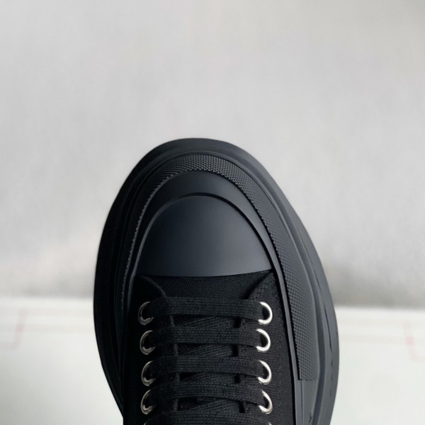 Alexander McQueen  Sneakers
