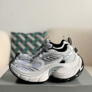 「#2570」 Balenciaga Runner Sneaker