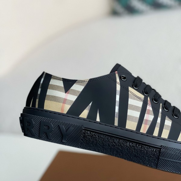 Burberry Low cut casual sports shoes