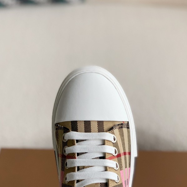 Burberry Low cut casual sports shoes