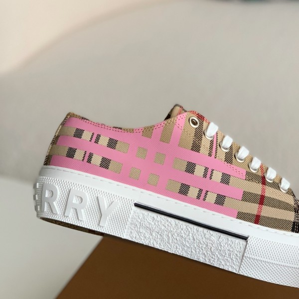 Burberry Low cut casual sports shoes