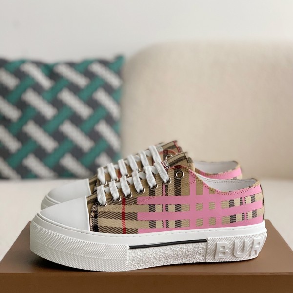 Burberry Low cut casual sports shoes