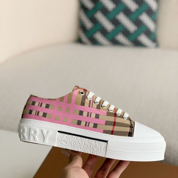 Burberry Low cut casual sports shoes