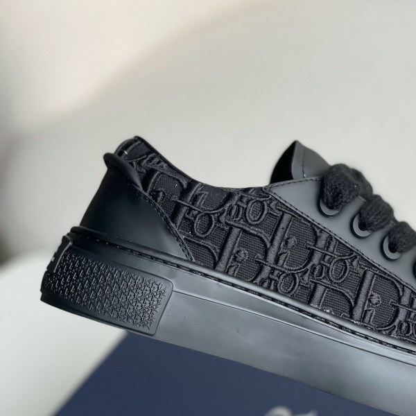 DIOR  Sneaker