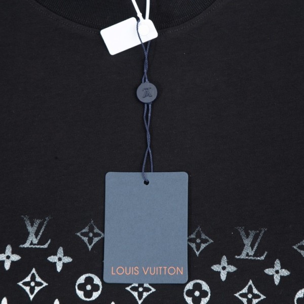 Louis Vuitton 230,000 new T-shirts for spring and summer