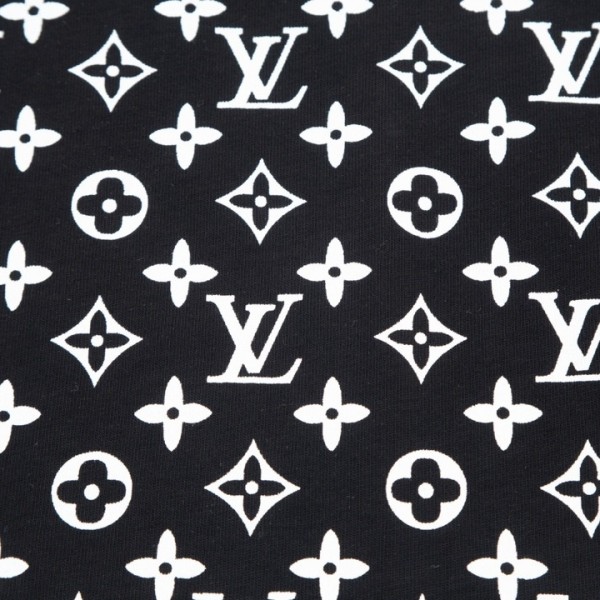 Louis Vuitton 230,000 new T-shirts for spring and summer