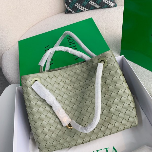 BOTTECA VENETA Knit handbags   Size：32*24*12cm