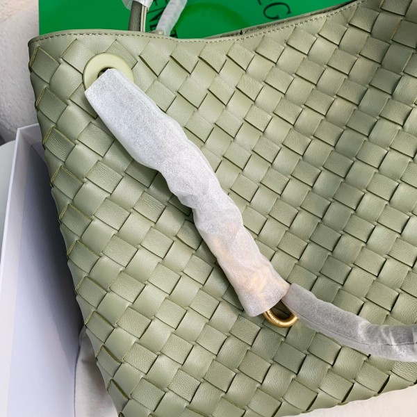 BOTTECA VENETA Knit handbags   Size：32*24*12cm