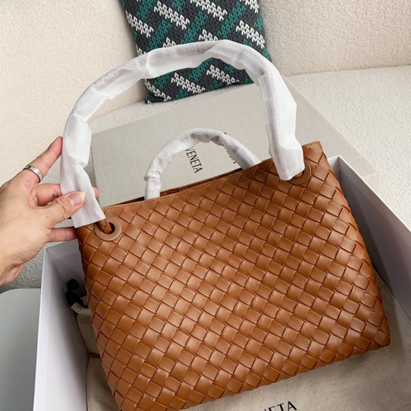 BOTTECA VENETA Knit handbags   Size：32*24*12cm