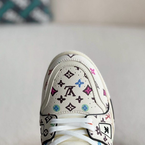 LOUIS VUITTON SNEAKERS