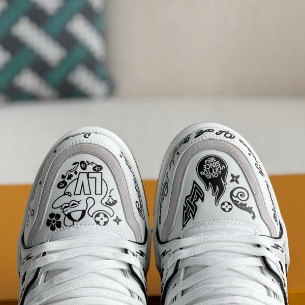 LOUIS VUITTON SNEAKERS