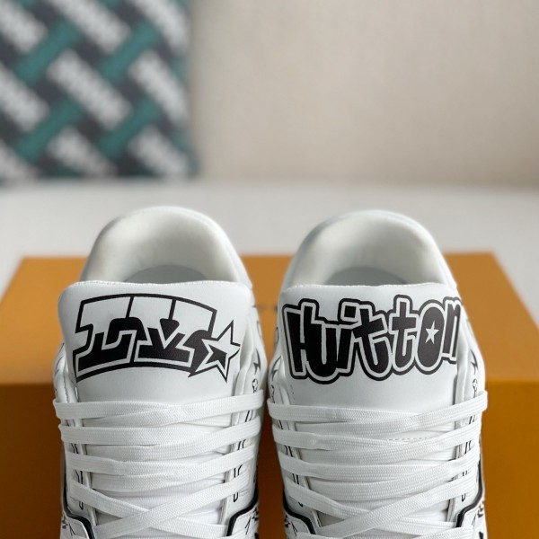 LOUIS VUITTON SNEAKERS
