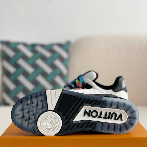 LOUIS VUITTON SNEAKERS