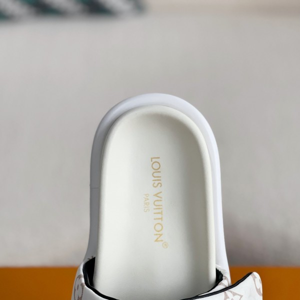 LOUIS VUITTON SLIPPERS