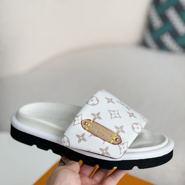 LOUIS VUITTON SLIPPERS