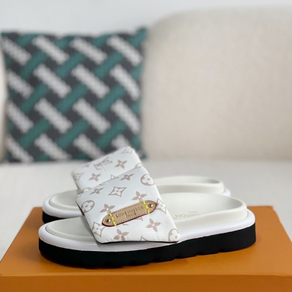 LOUIS VUITTON SLIPPERS