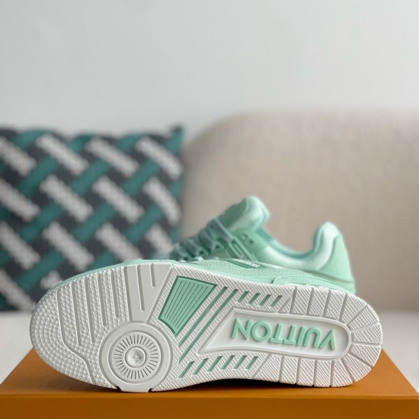 LOUIS VUITTON SNEAKERS