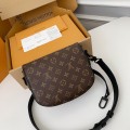 「#3017」Louis Vuitton New season Montsouris Small Messenger Bag M47060  Size：20*17*7cm