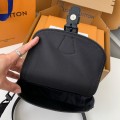「#3017」Louis Vuitton New season Montsouris Small Messenger Bag M47060  Size：20*17*7cm