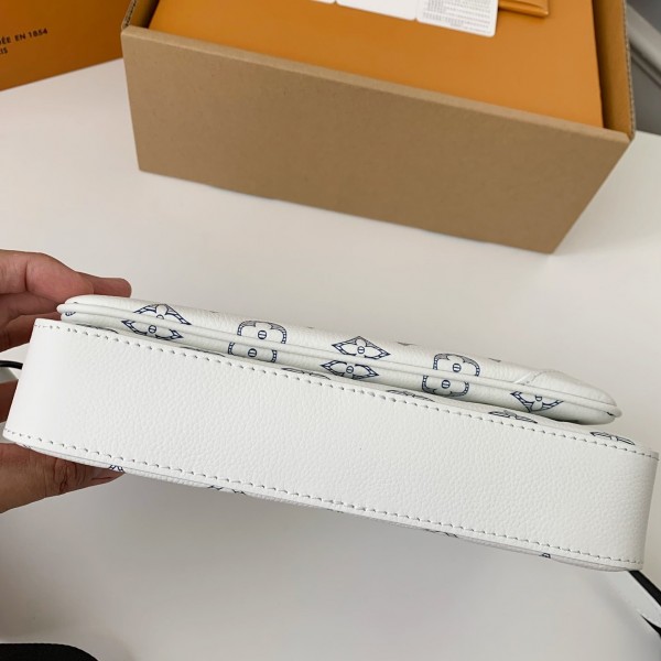 Louis Vuitton The new TRIO Postman Pack M24753  Size： 25*18.5*7cm