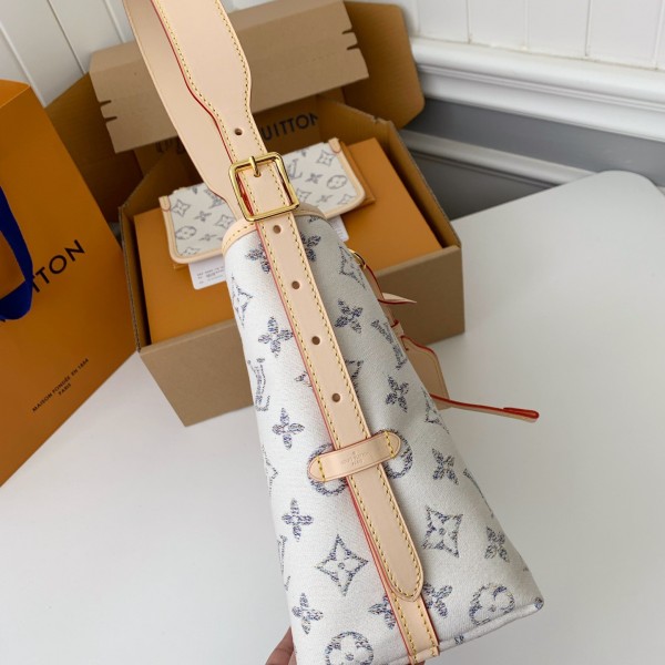Louis Vuitton Carryall small handbag M24707  Size：29*24*12cm