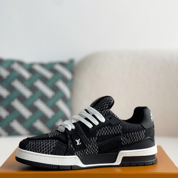 LOUIS VUITTON SNEAKERS