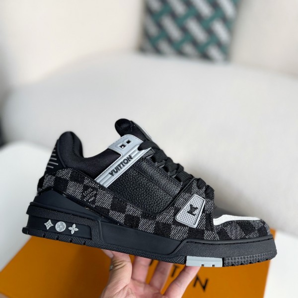 LOUIS VUITTON SNEAKERS