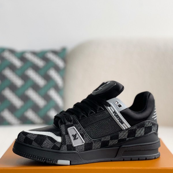 LOUIS VUITTON SNEAKERS