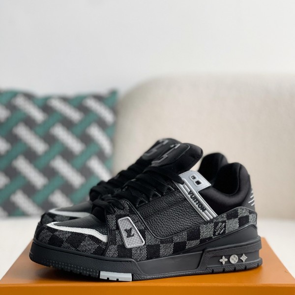 LOUIS VUITTON SNEAKERS