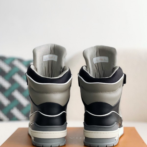 LOUIS VUITTON TRAINER SNEAKERS
