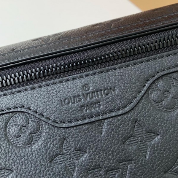 New Louis Vuitton VOYAGER small men