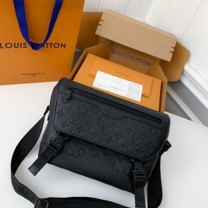 「#3138」New Louis Vuitton VOYAGER small men's messenger bag M25121 Size: 33*22.5*11cm