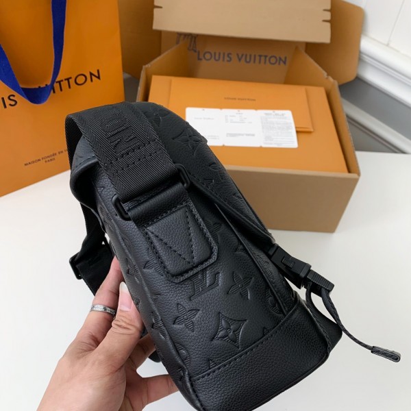 New Louis Vuitton VOYAGER small men