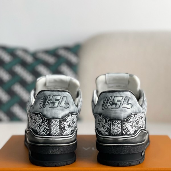 LOUIS VUITTON SNEAKERS