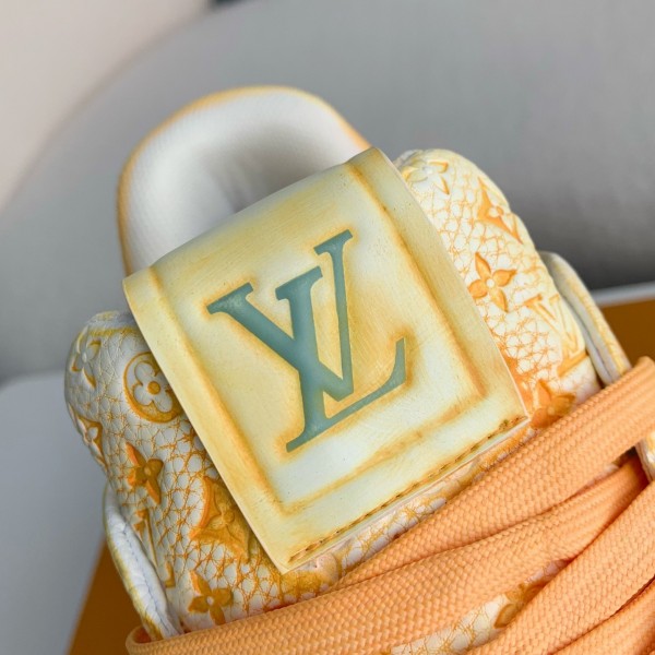 LOUIS VUITTON SNEAKERS