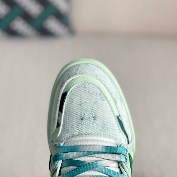 LOUIS VUITTON SNEAKERS