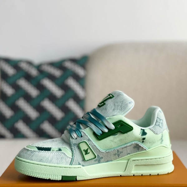 LOUIS VUITTON SNEAKERS