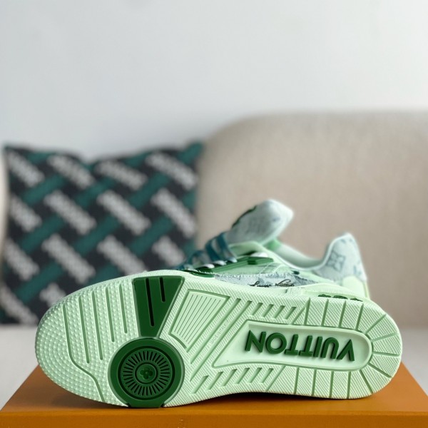 LOUIS VUITTON SNEAKERS